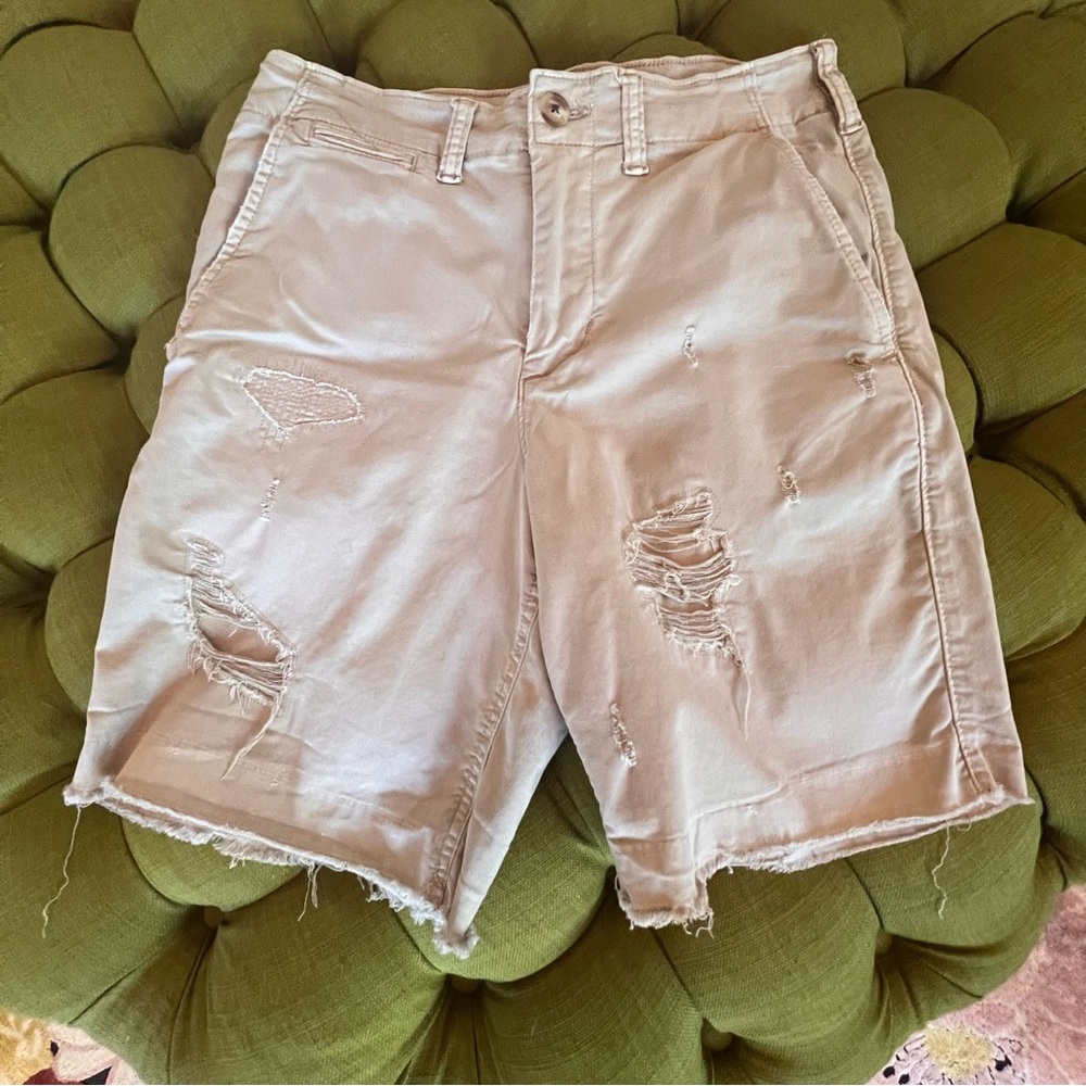 Men’s destroyed flex size 28 shorts H8